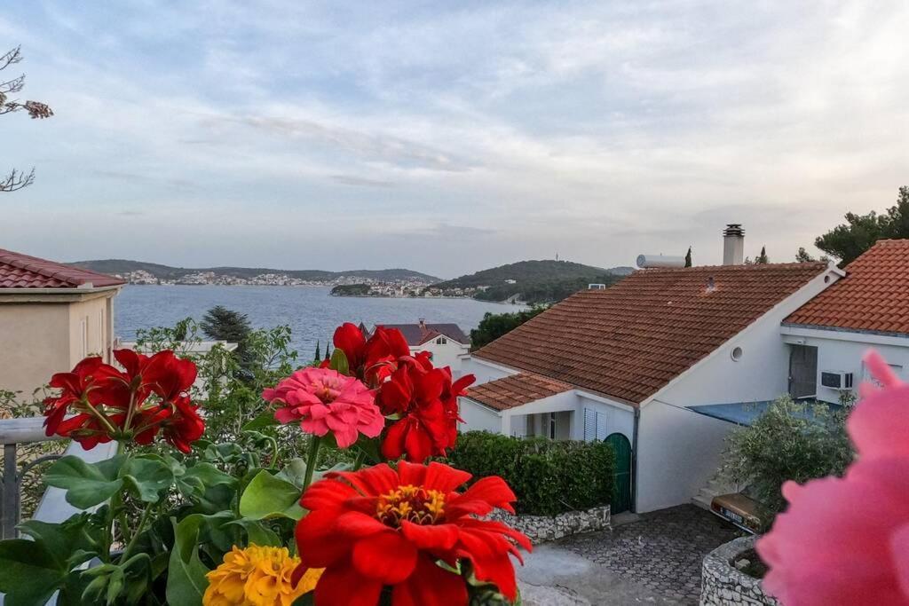 Kn House With Two Apartments Near Sea Rogoznica  Buitenkant foto
